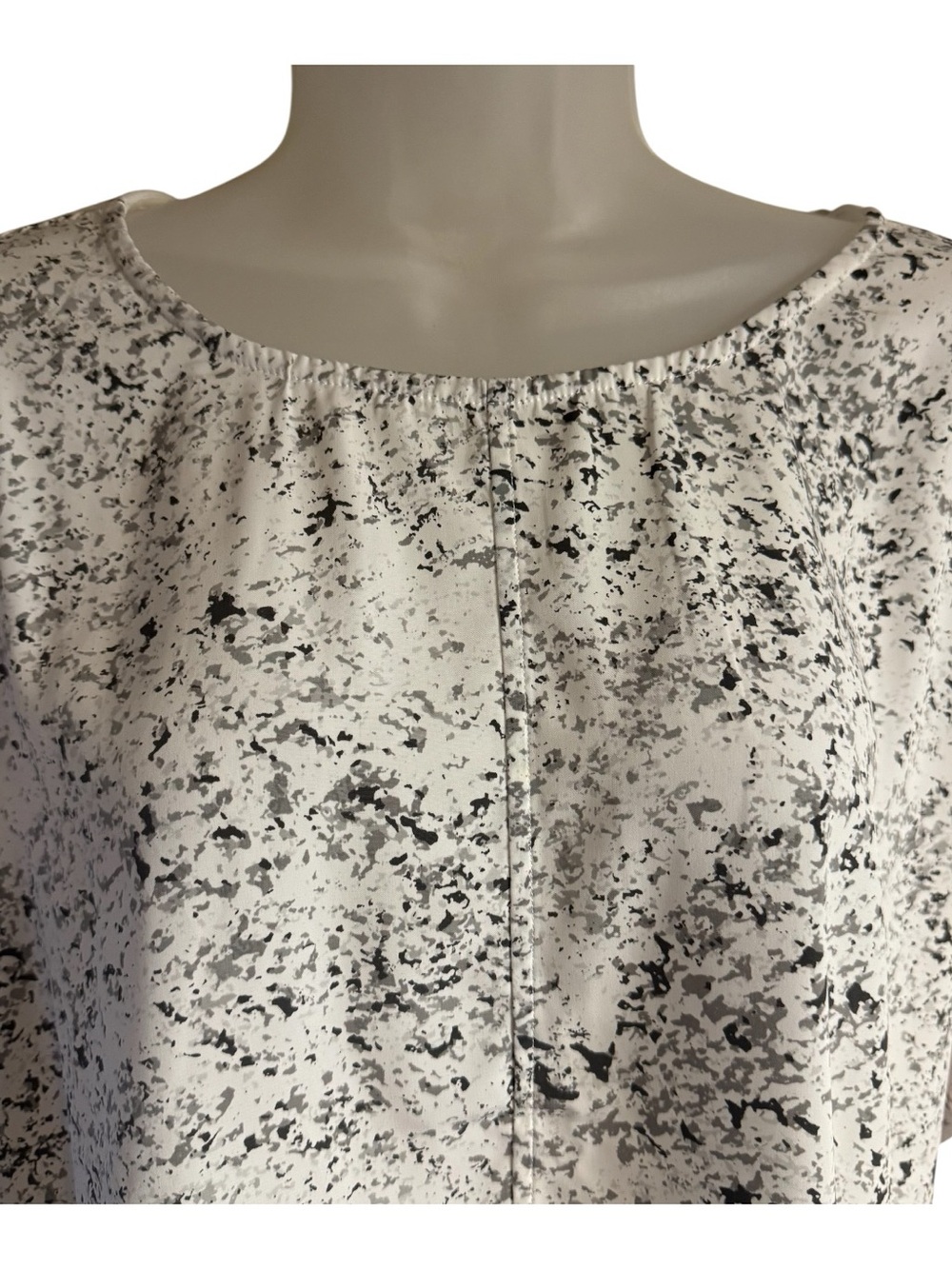 Calvin Klein White Top with Gray Speckle Print LARGE #2 - Picture 2 of 6